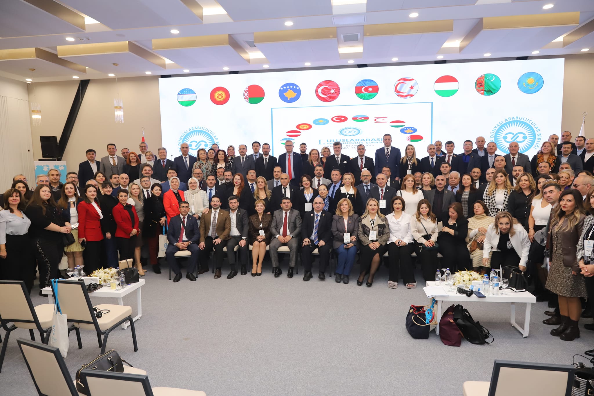 Türkiyə Cümhuriyyətinin paytaxtı Ankara şəhərində Türkdilli Dövlətlərin mediatorlarının 1-ci Beynəlxalq Qurultayı keçirilmişdir